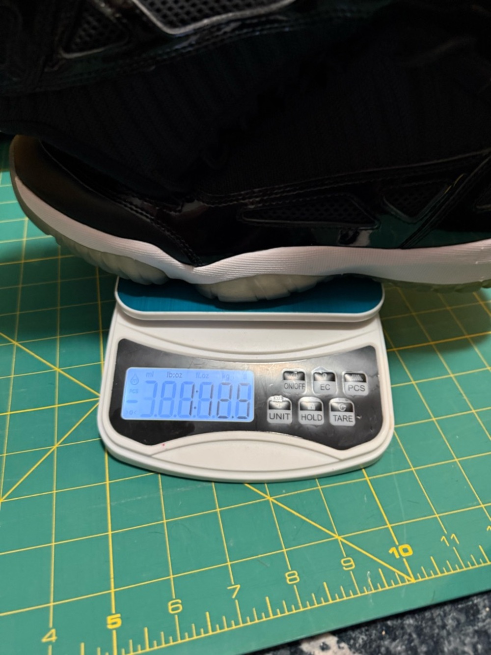 Air Jordan 11 Men’s Size 10 Retro Low Black/White Concord Space Jam 919712-041 - Picture 10 of 10